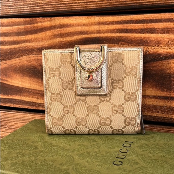 Gucci Handbags - Gucci Abbey Wallet